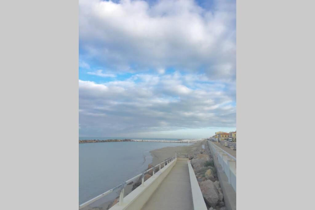 Bilocale Sul Mare Apartment Marina Di Pisa Luaran gambar